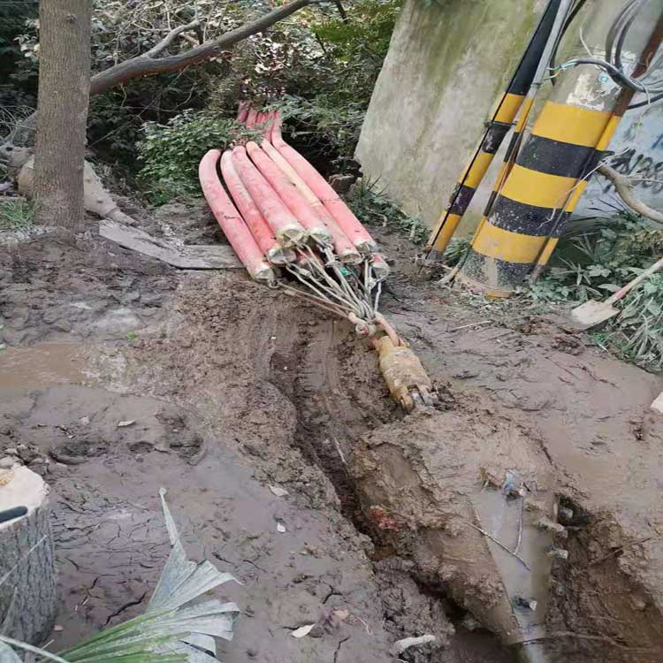 永川挖金矿拖拉管